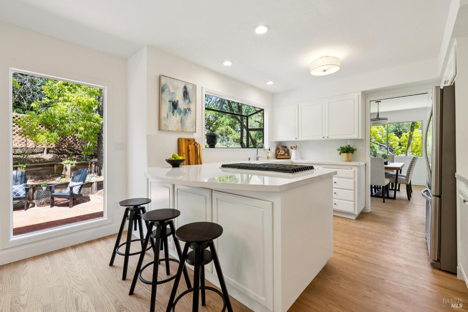 6 Lindenwood Court