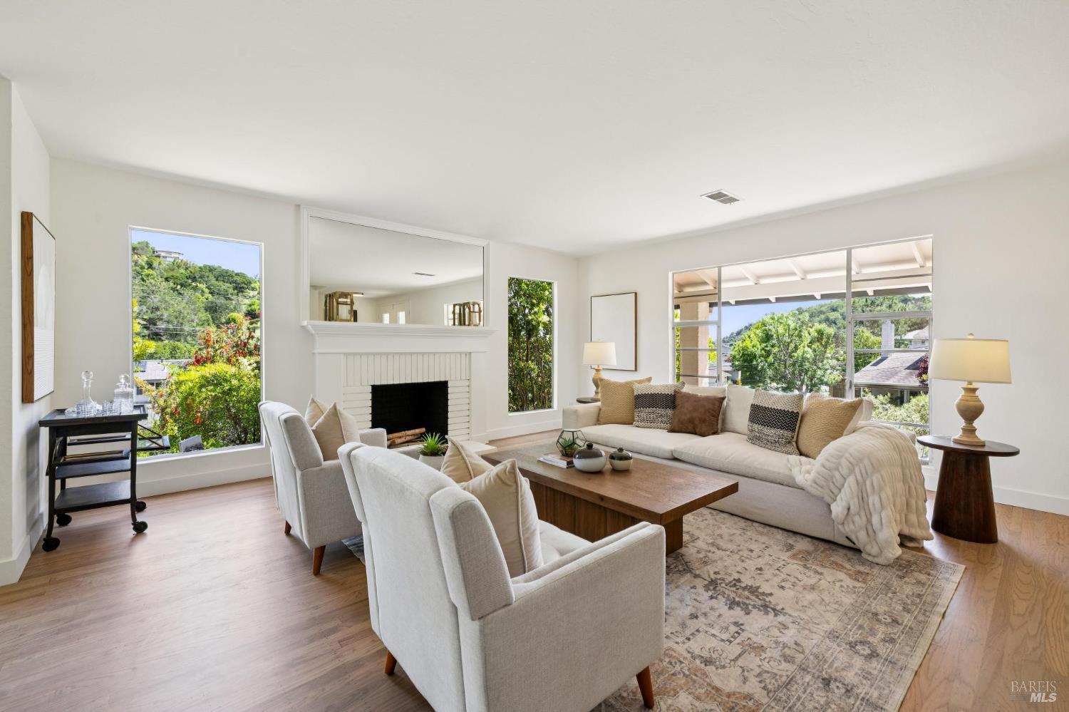 6 Lindenwood Court