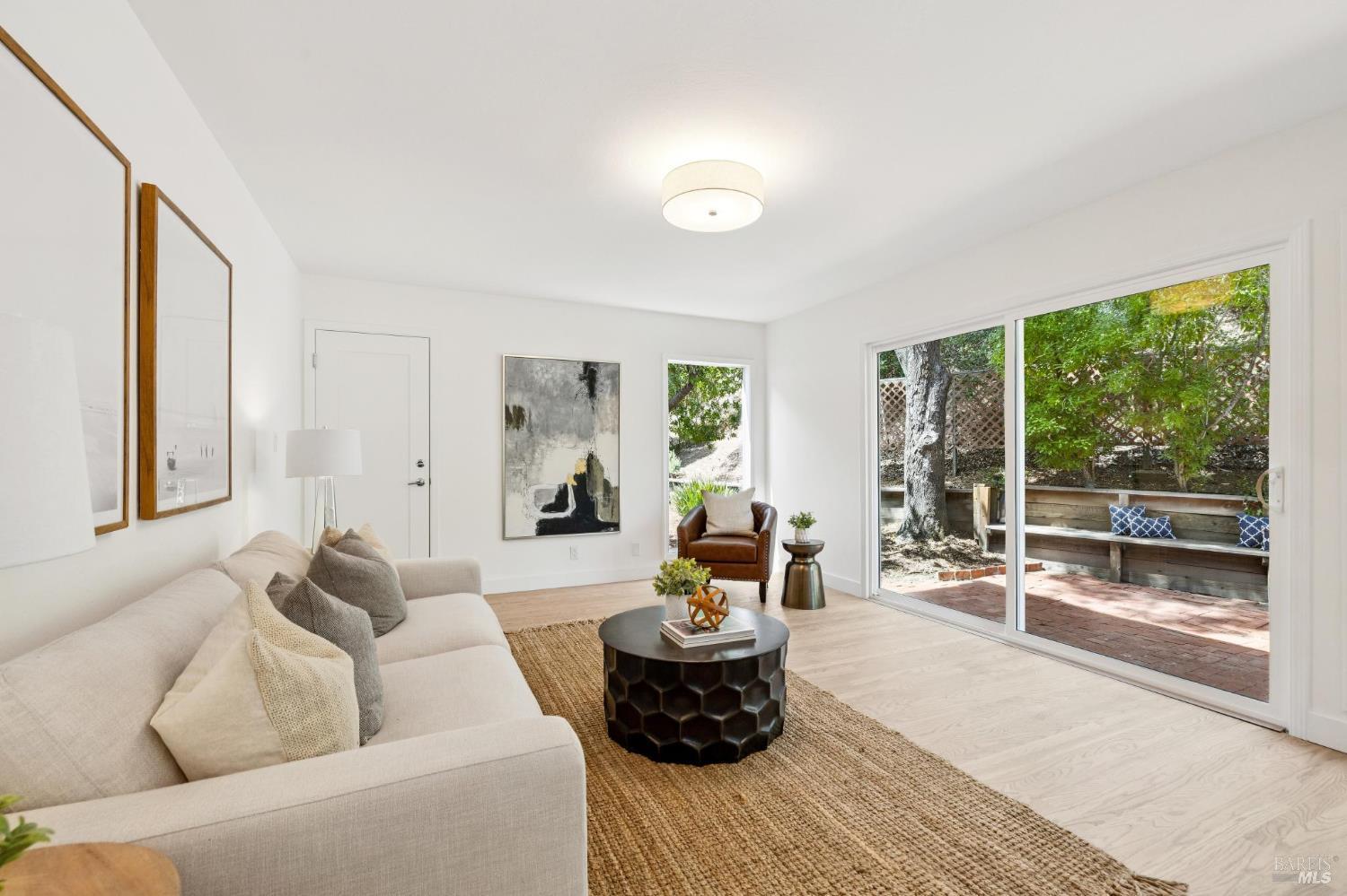 6 Lindenwood Court