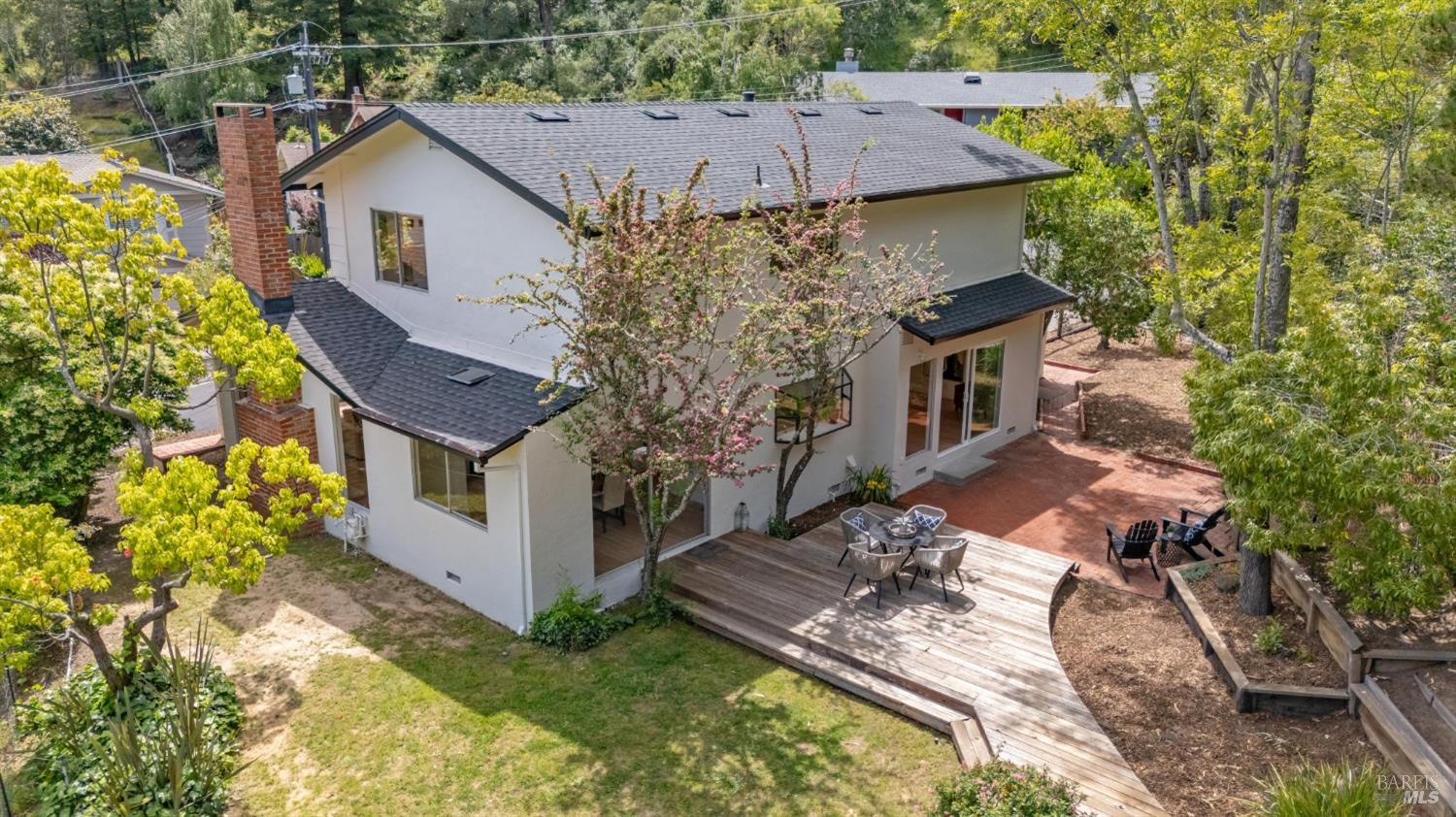 6 Lindenwood Court