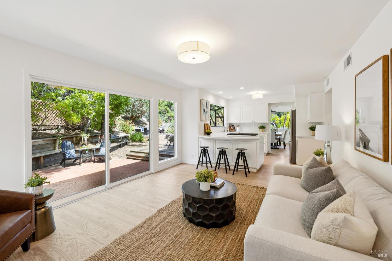 6 Lindenwood Court