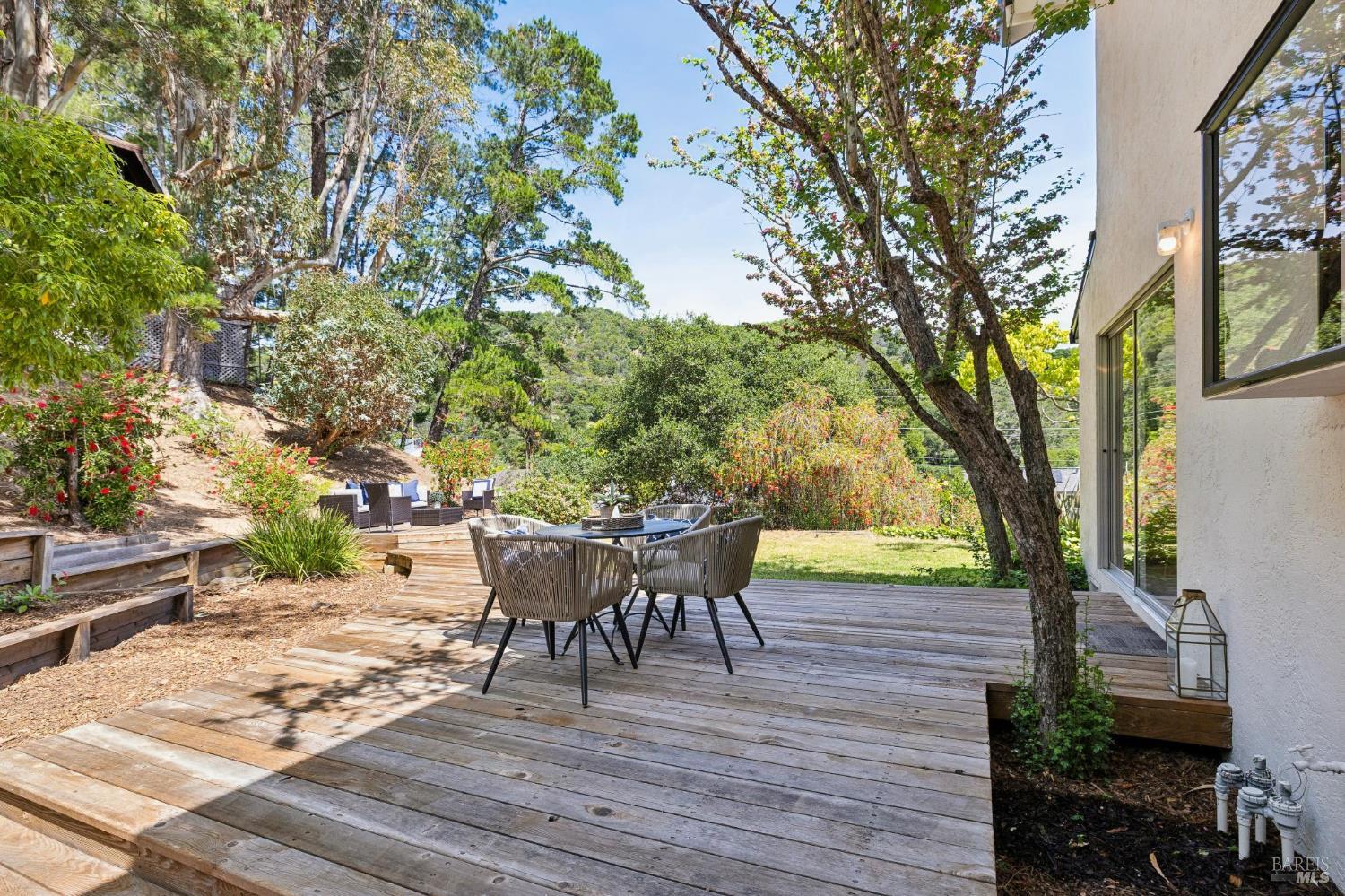 6 Lindenwood Court