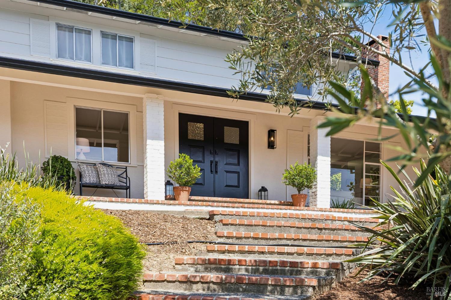 6 Lindenwood Court