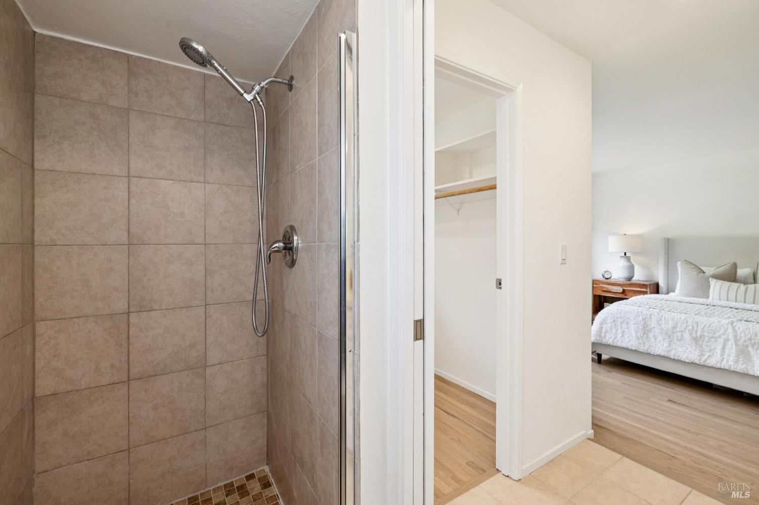 6 Lindenwood Court