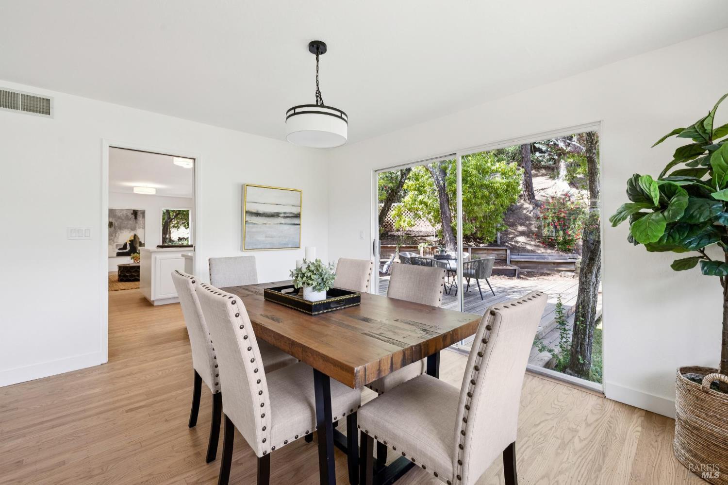 6 Lindenwood Court