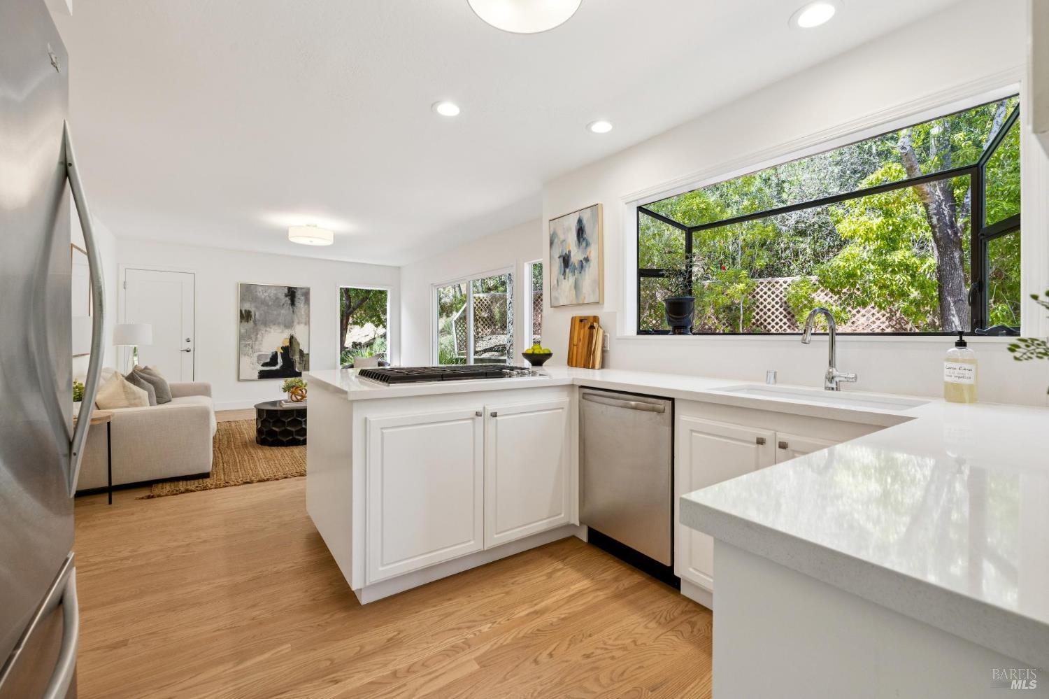 6 Lindenwood Court