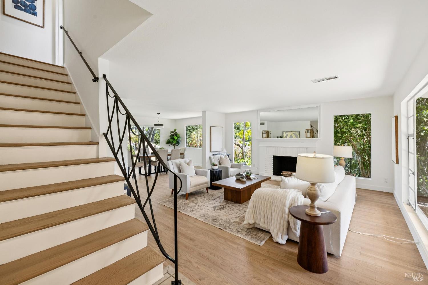 6 Lindenwood Court