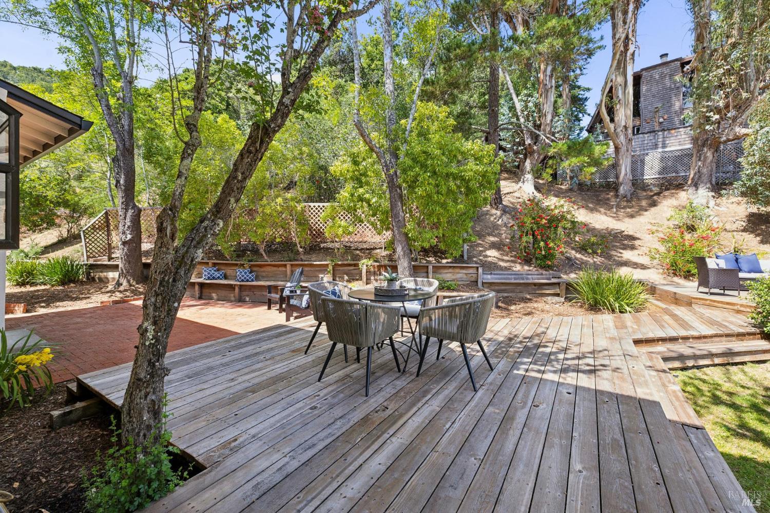6 Lindenwood Court