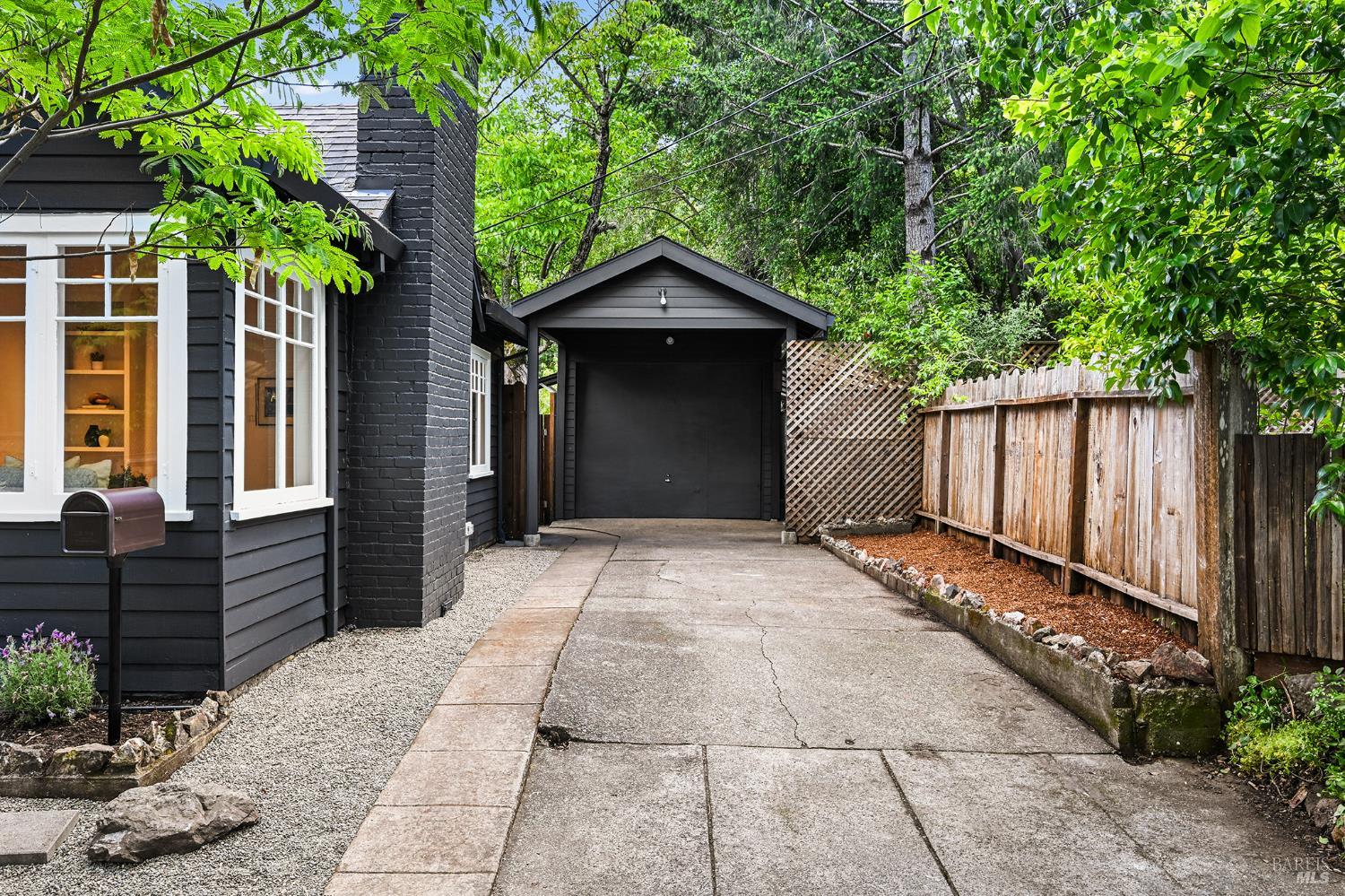 40 Inyo Avenue