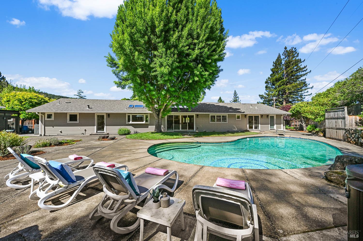 18 Dutch Valley Lane