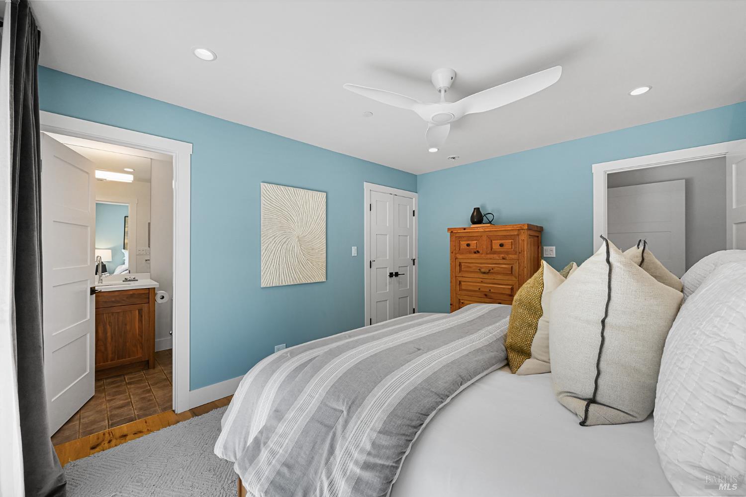 18 Dutch Valley Lane