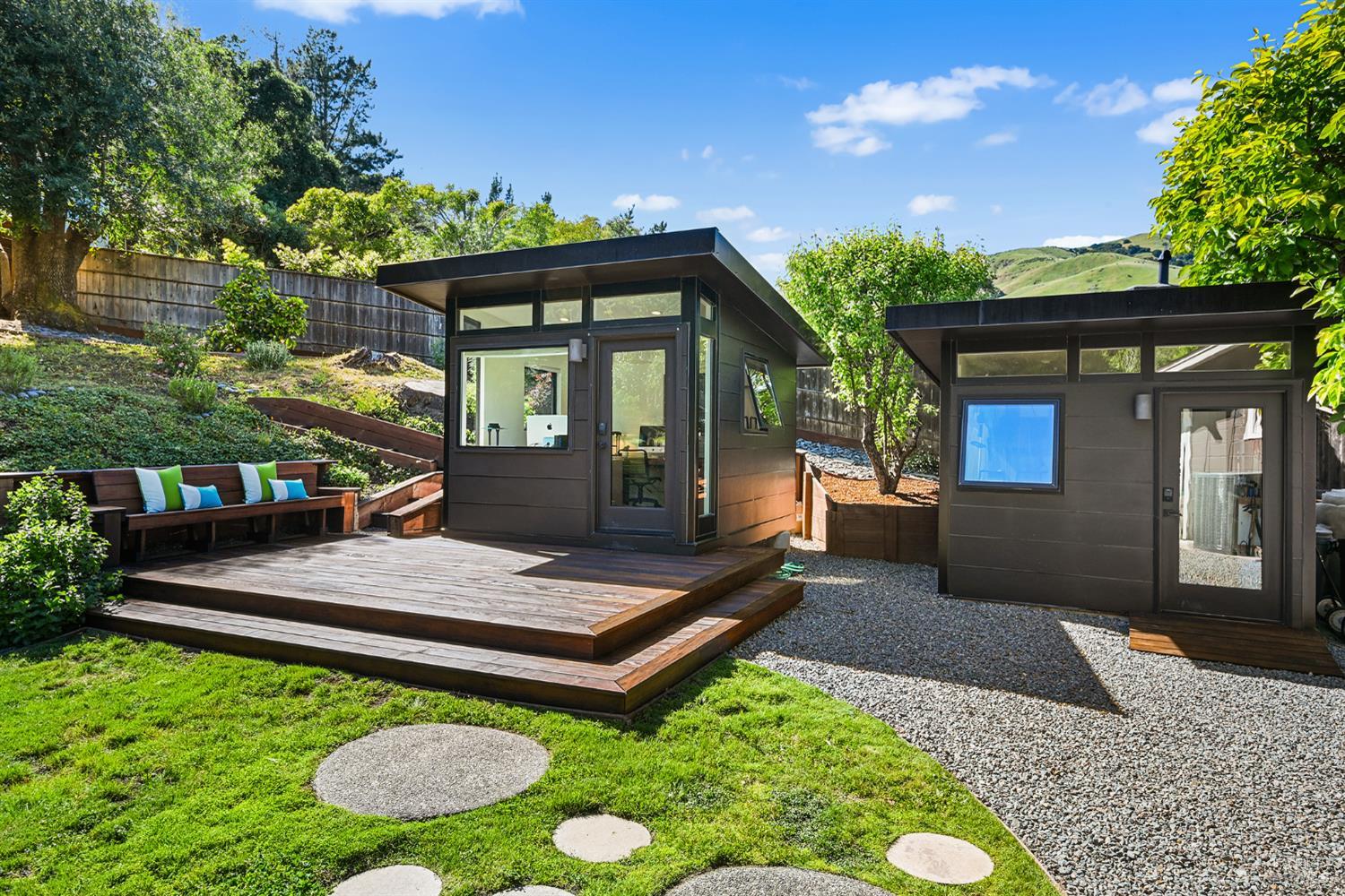 18 Dutch Valley Lane