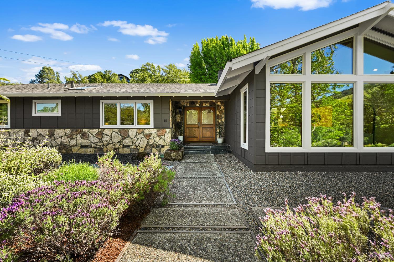 18 Dutch Valley Lane