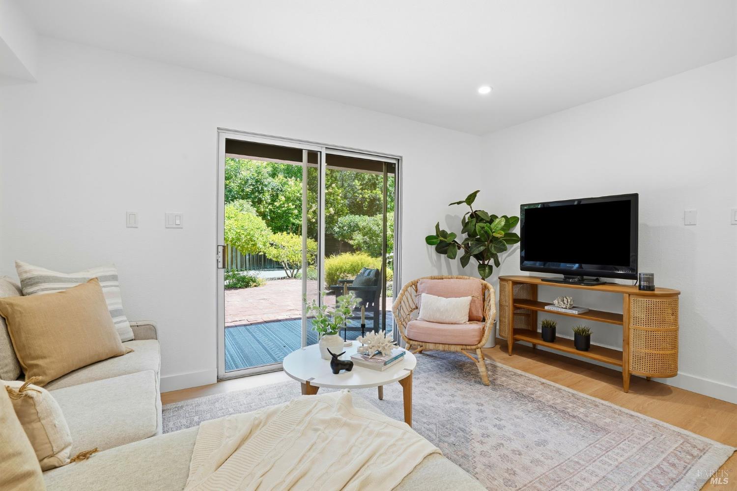 53 Circle Road