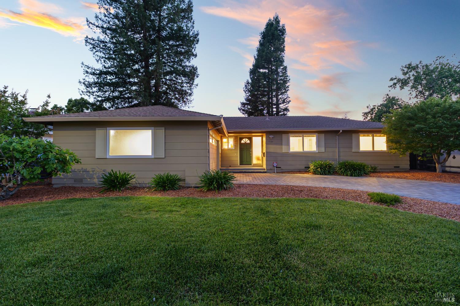 1125 Shady Oak Place