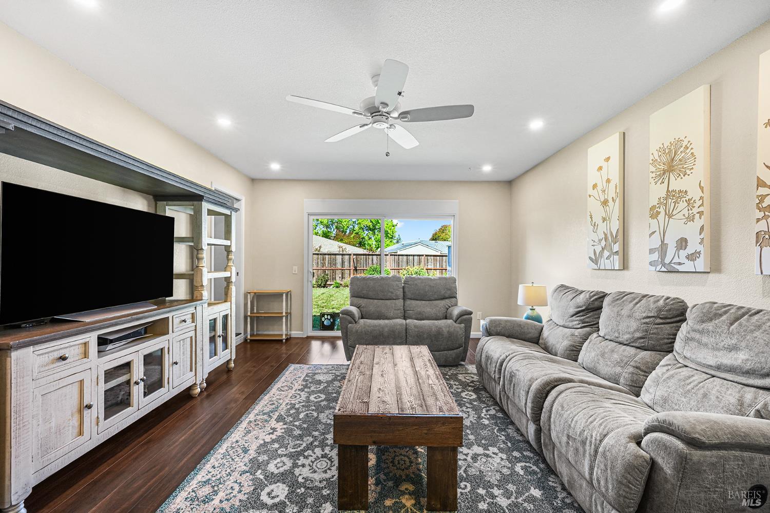 2412 Horseshoe Drive