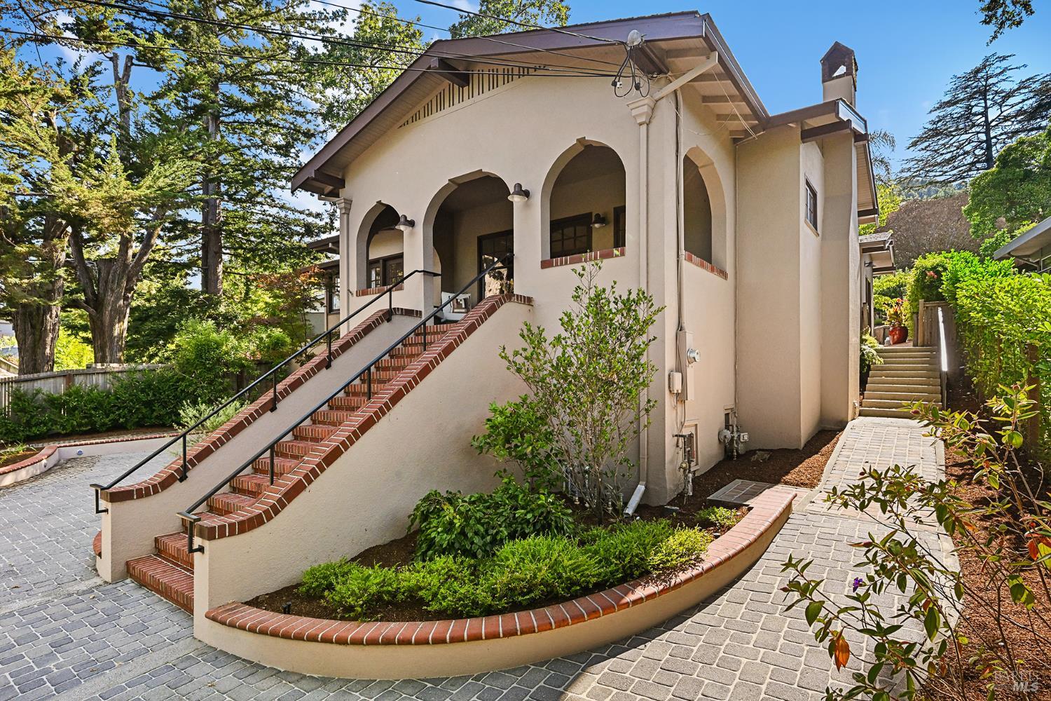 41 Sunnyside Avenue