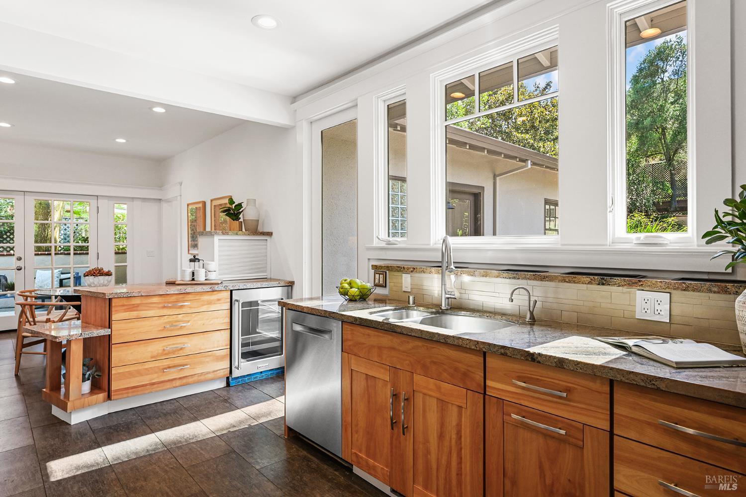 41 Sunnyside Avenue