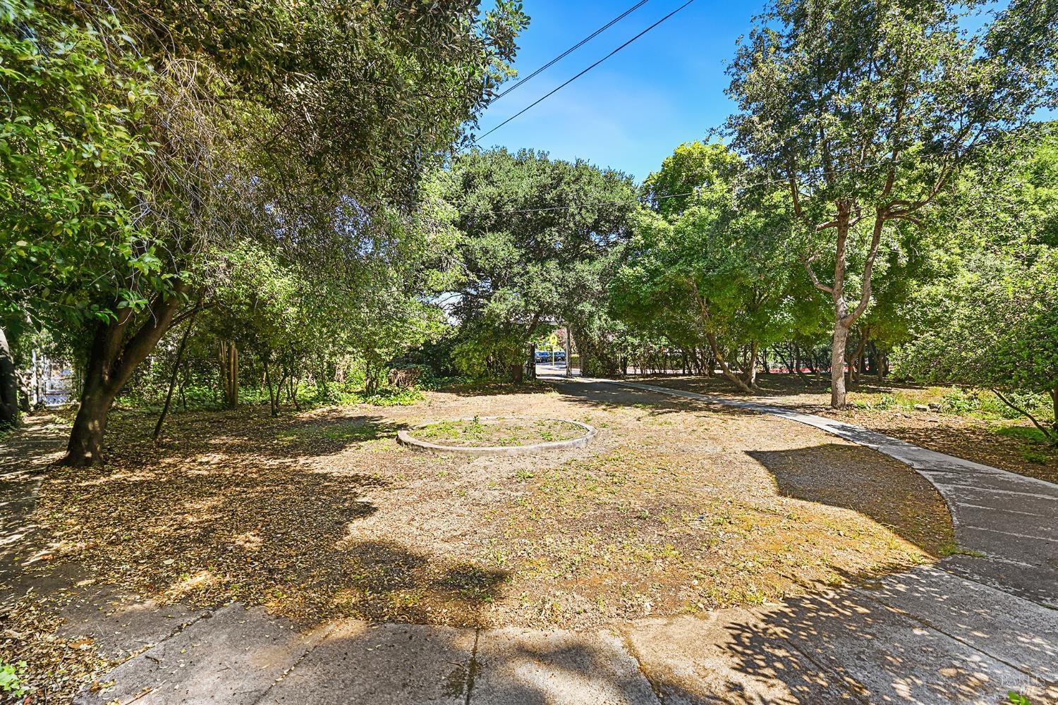 206 Saunders Avenue