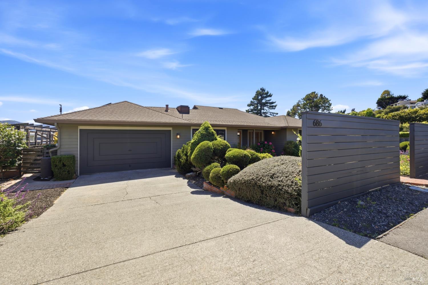 686 Hawthorne Drive