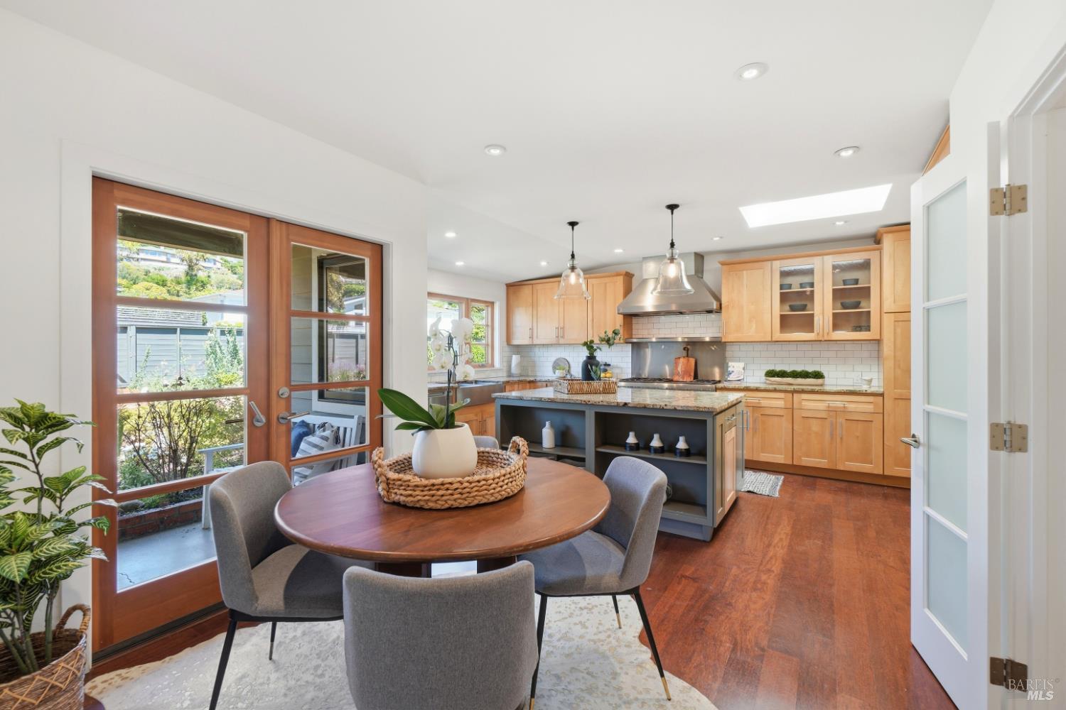 686 Hawthorne Drive