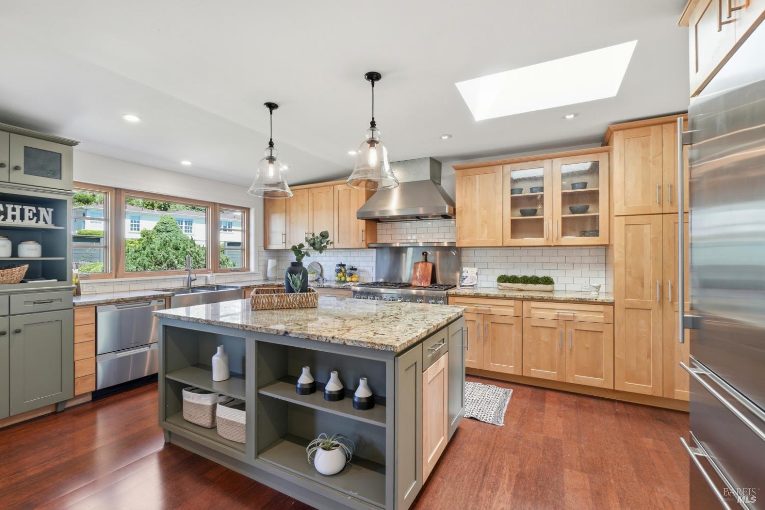 686 Hawthorne Drive