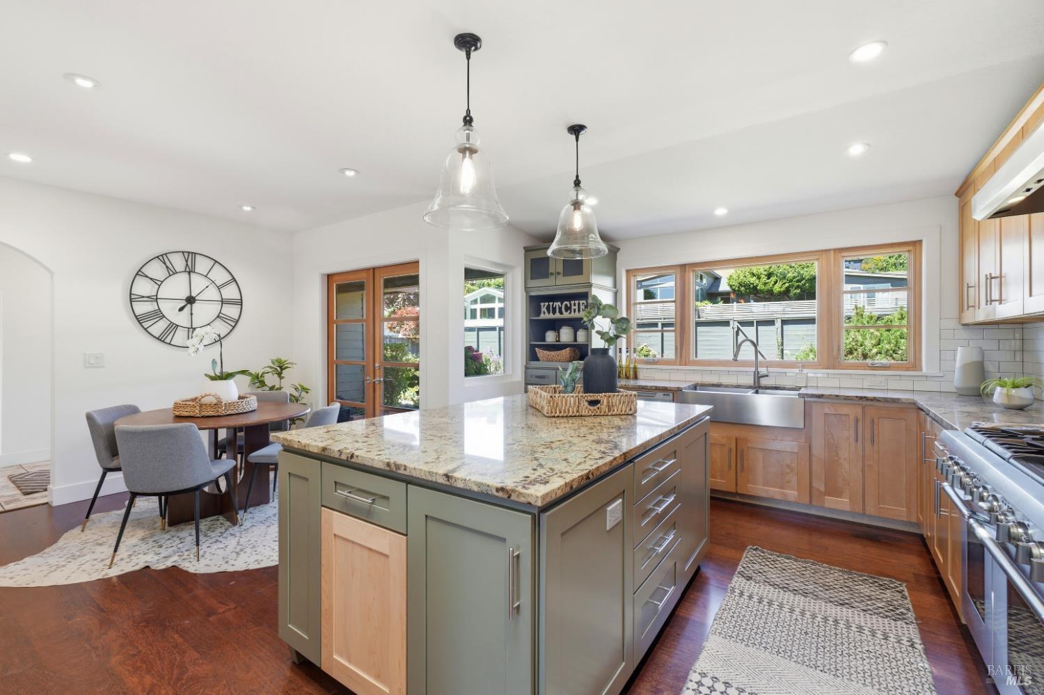 686 Hawthorne Drive