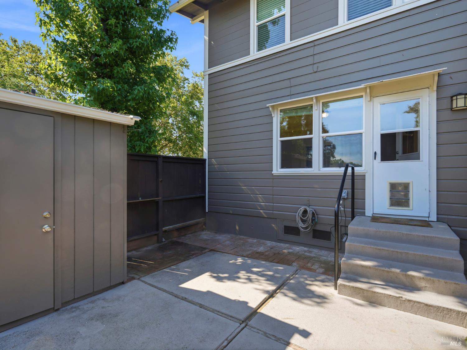20 Livingston Court