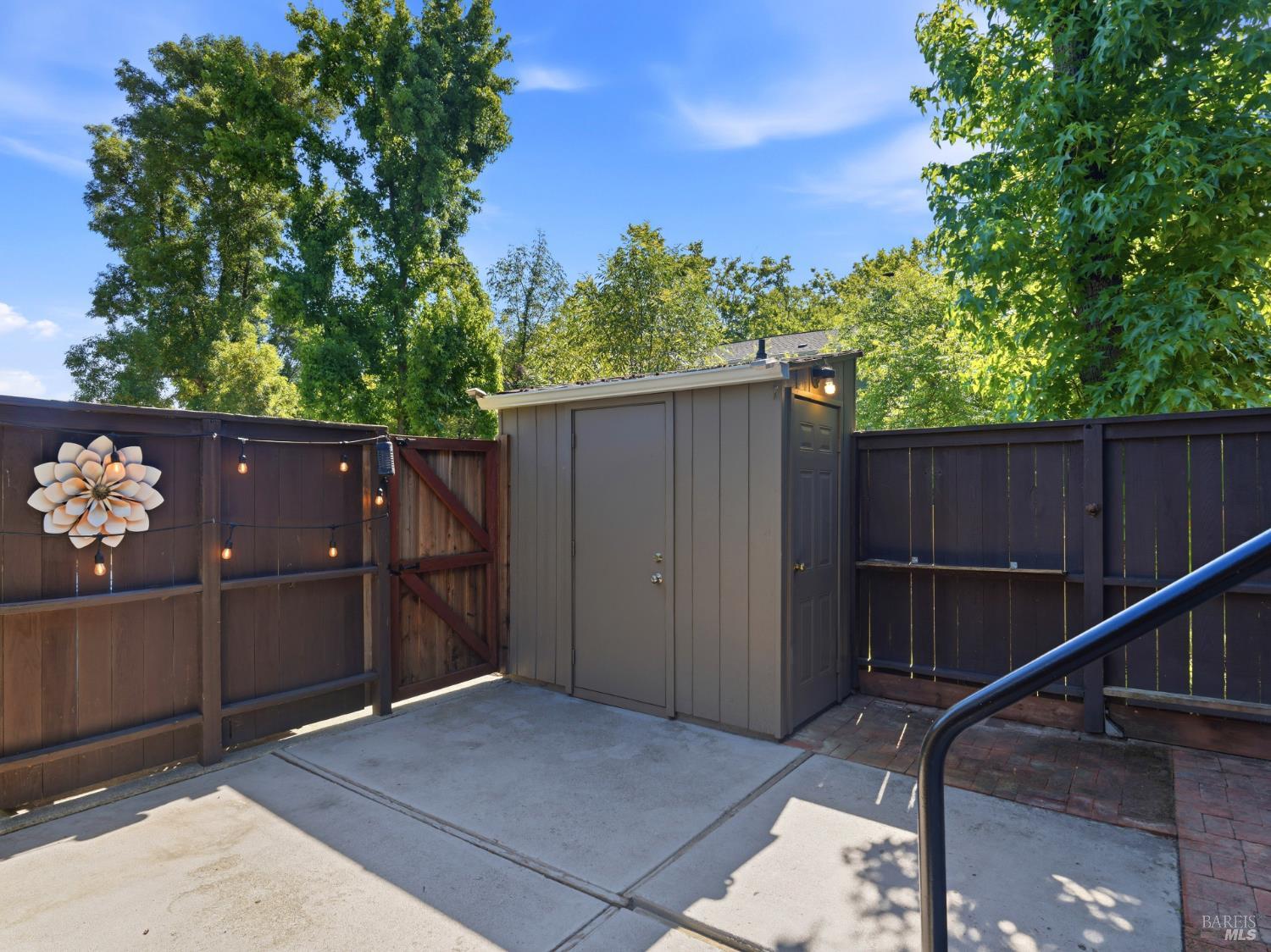 20 Livingston Court