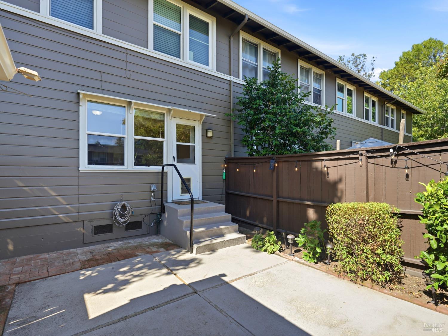 20 Livingston Court