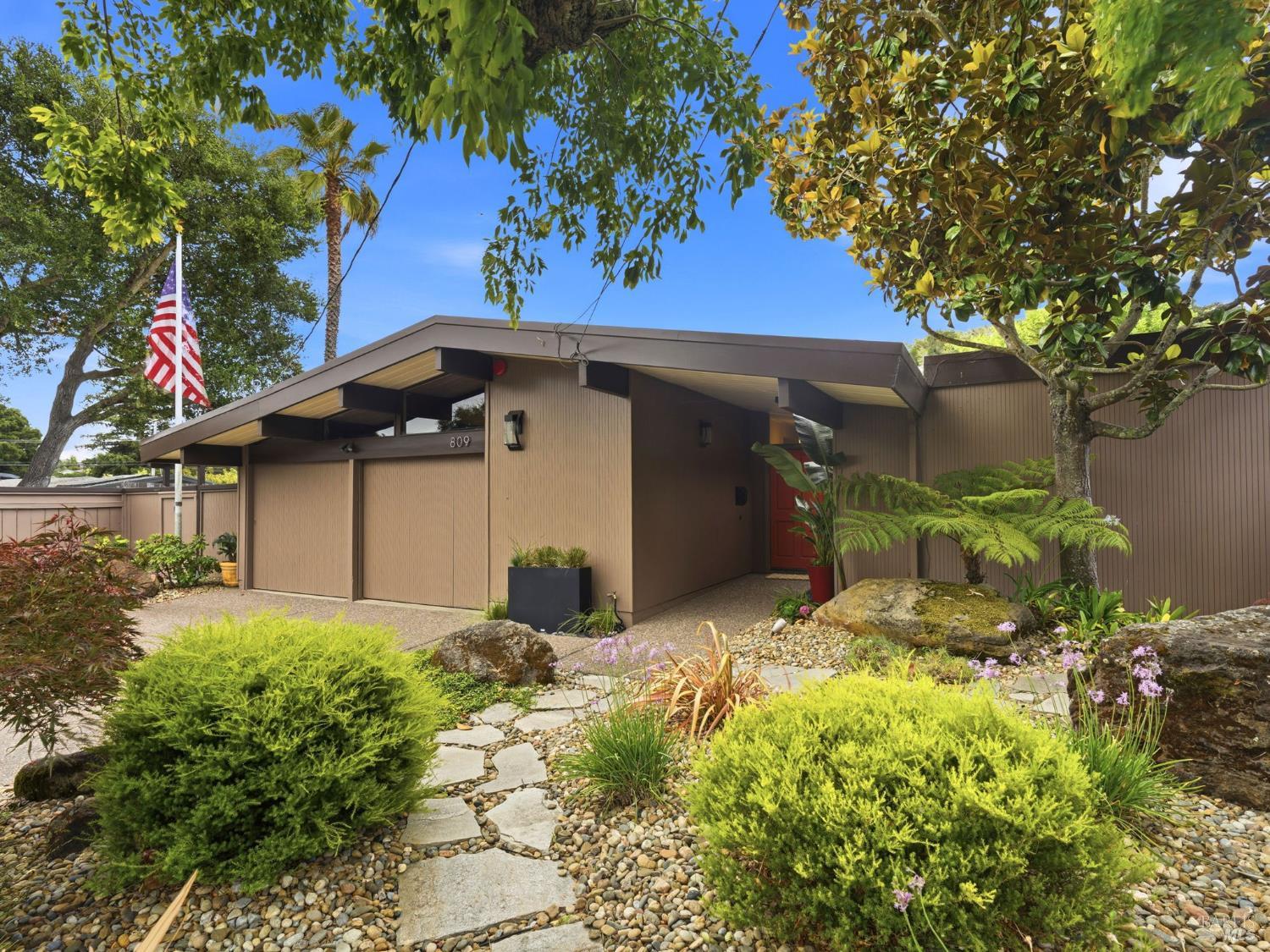 809 Flaxberry Lane