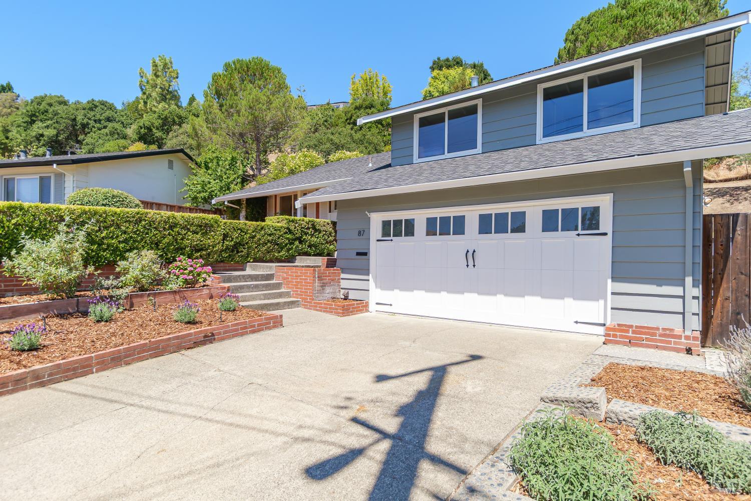 87 Twelveoak Hill Drive