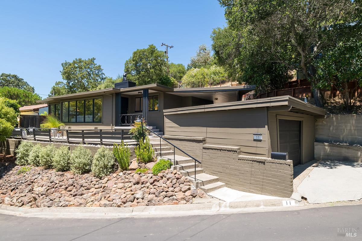 11 Sun View Avenue