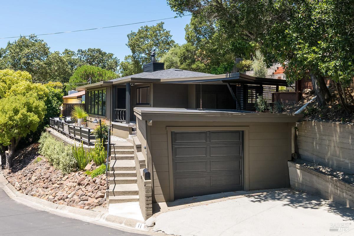 11 Sun View Avenue