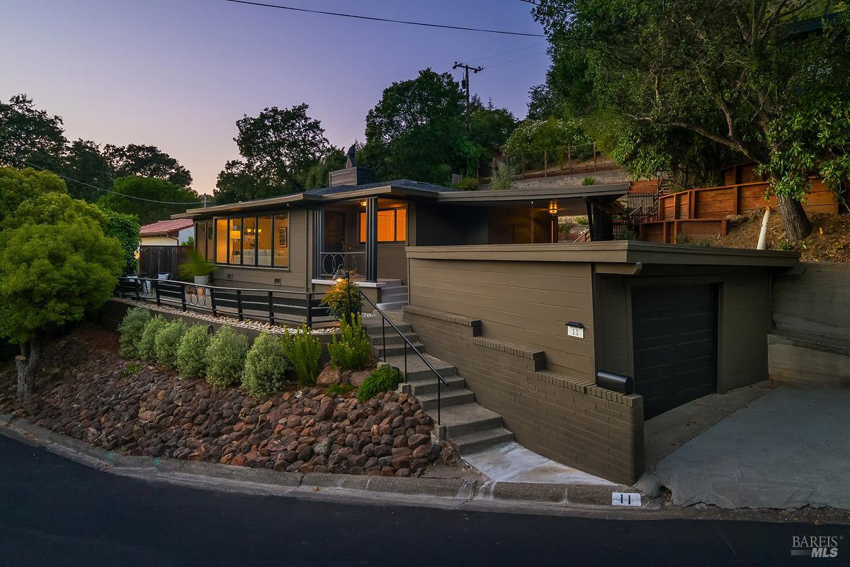 11 Sun View Avenue