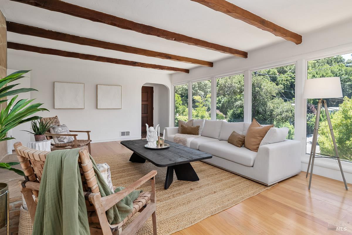 11 Sun View Avenue