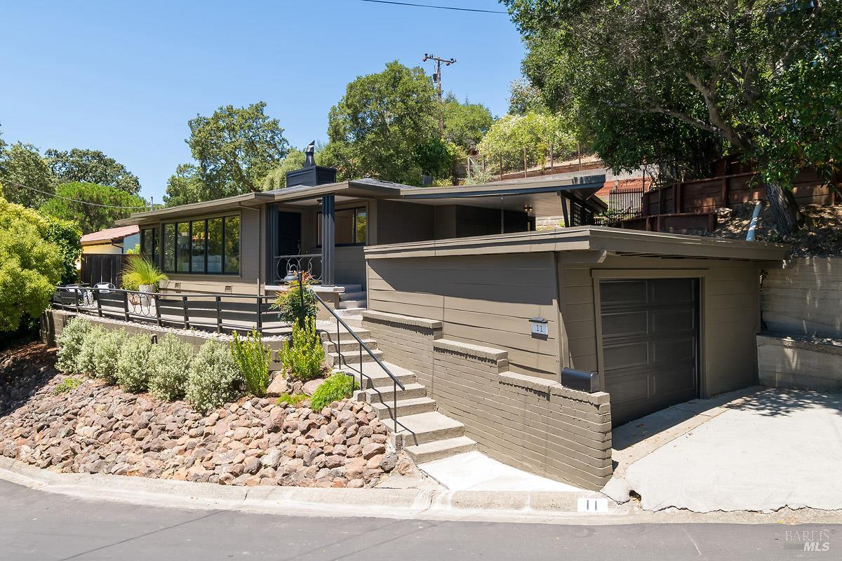 11 Sun View Avenue