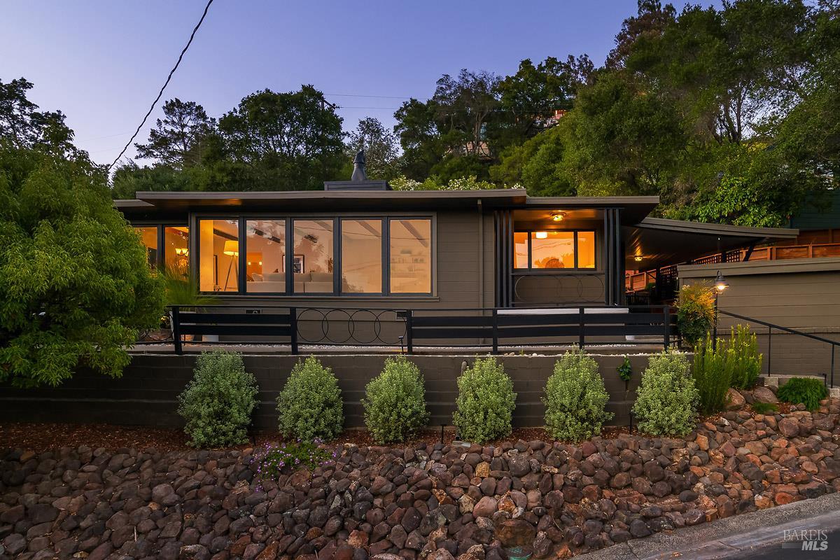 11 Sun View Avenue