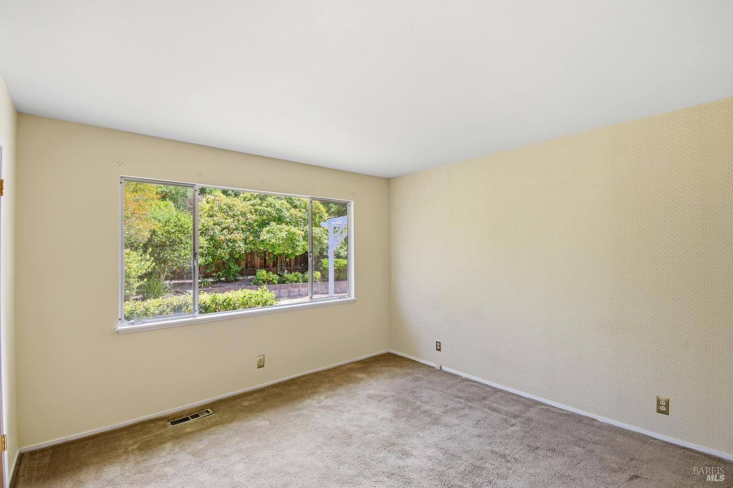 5 Sunny Oaks Drive