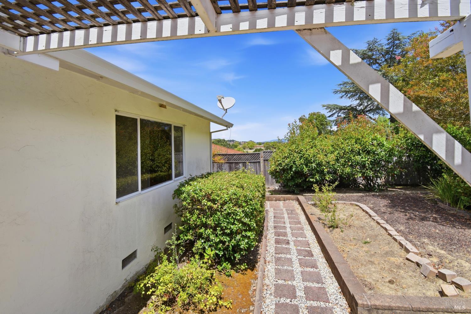 5 Sunny Oaks Drive