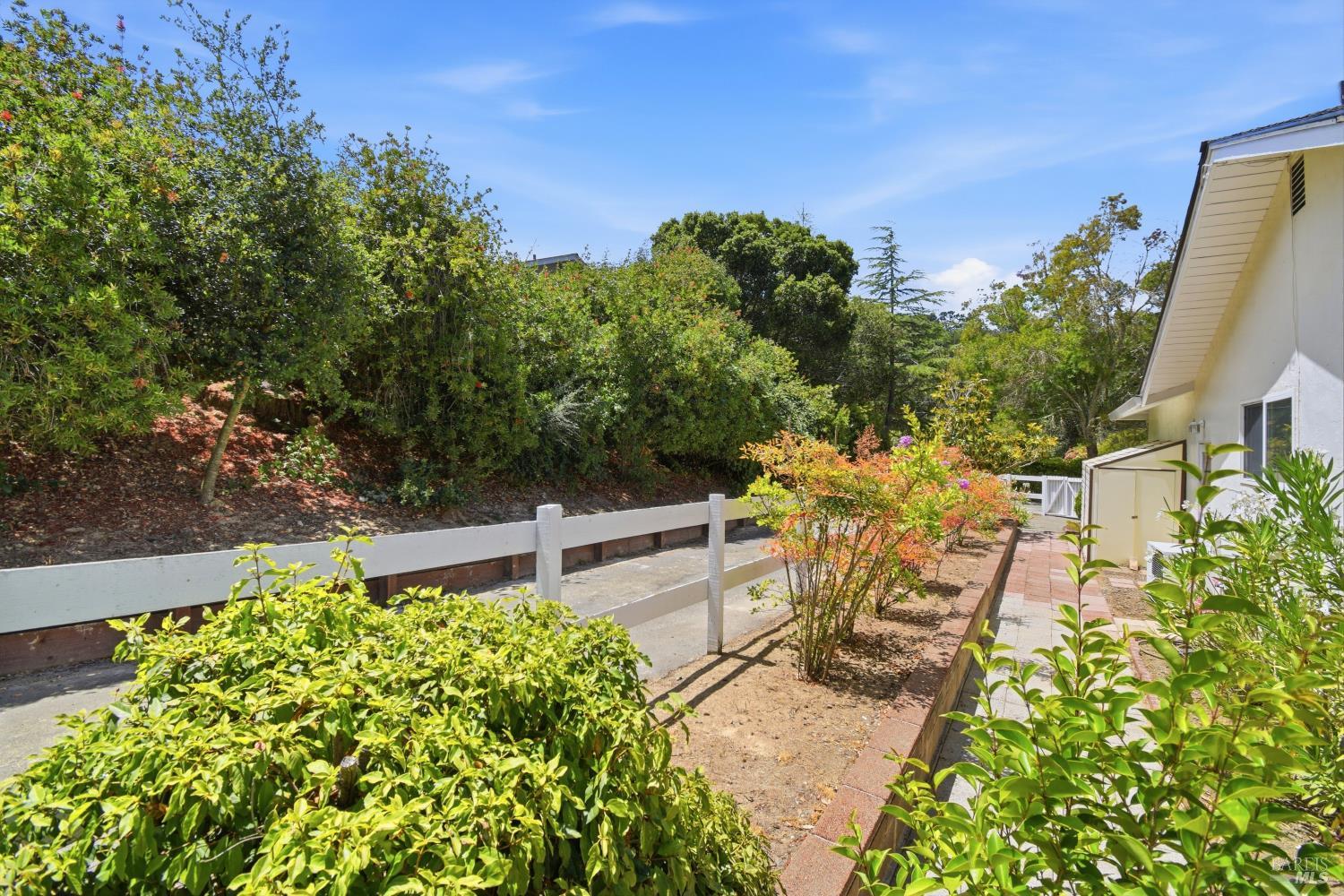5 Sunny Oaks Drive