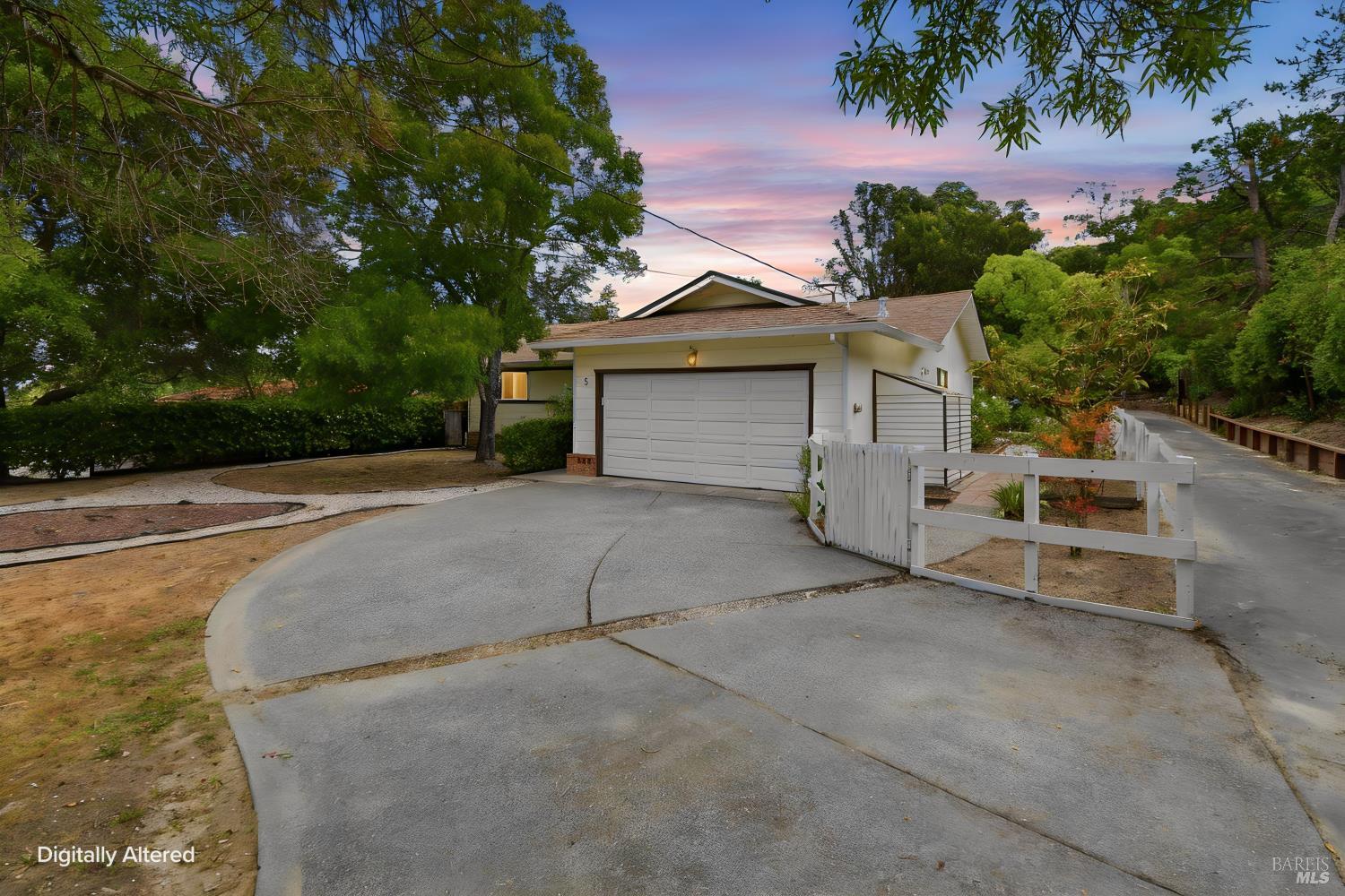 5 Sunny Oaks Drive
