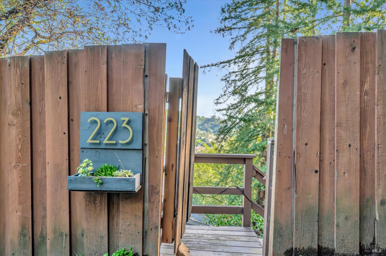 223 Scenic Road