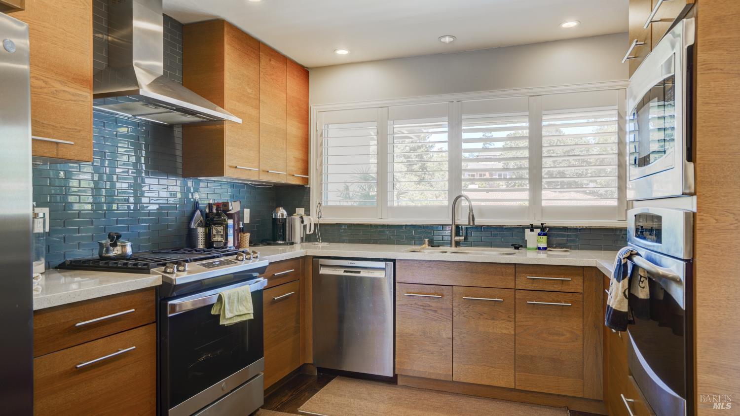 1 Cushing Avenue