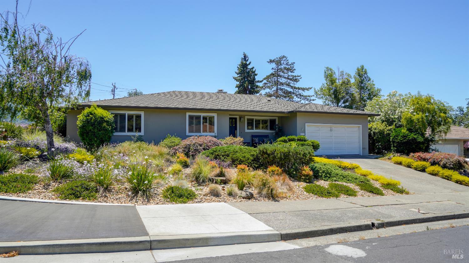 1 Cushing Avenue