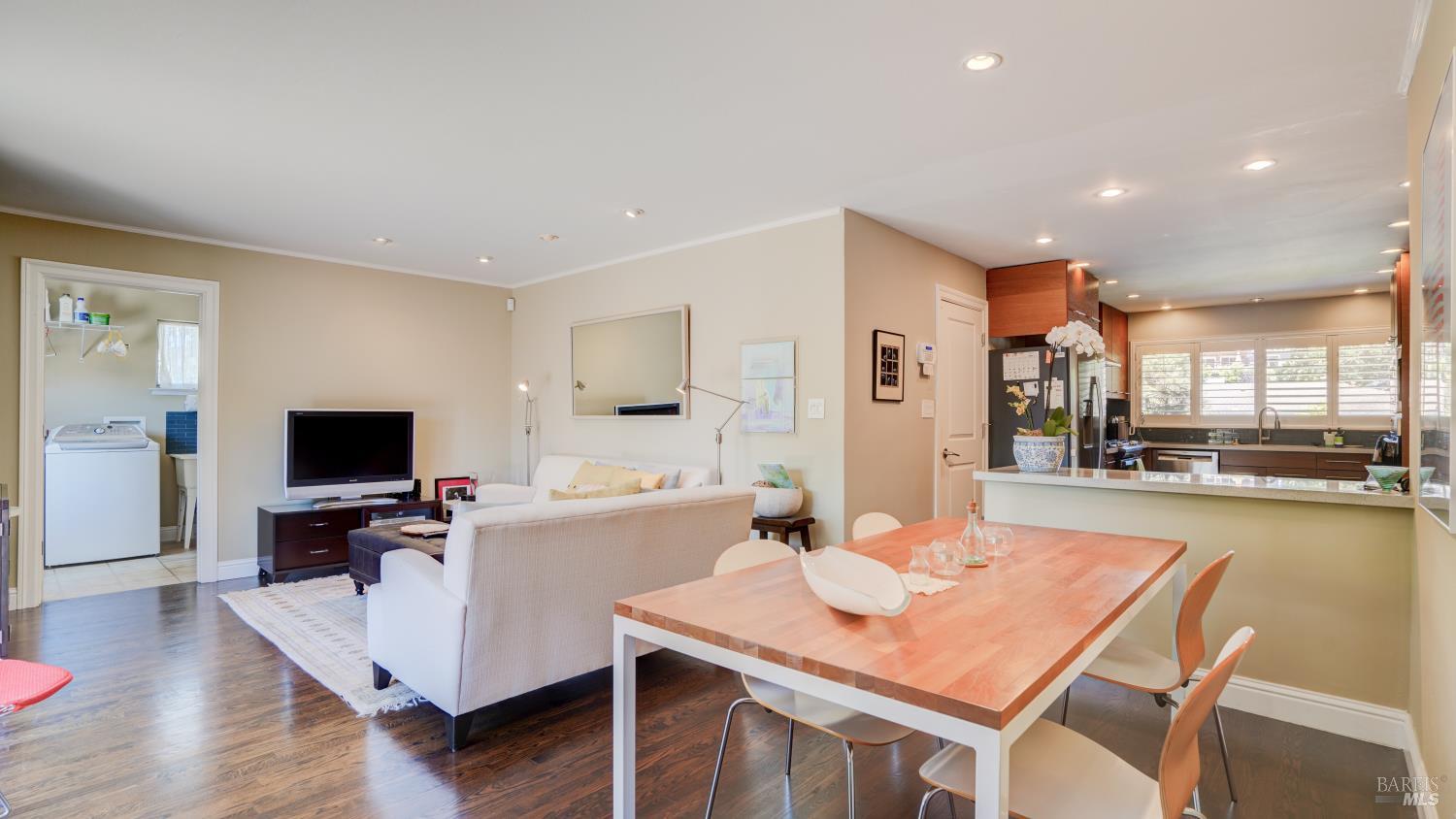 1 Cushing Avenue