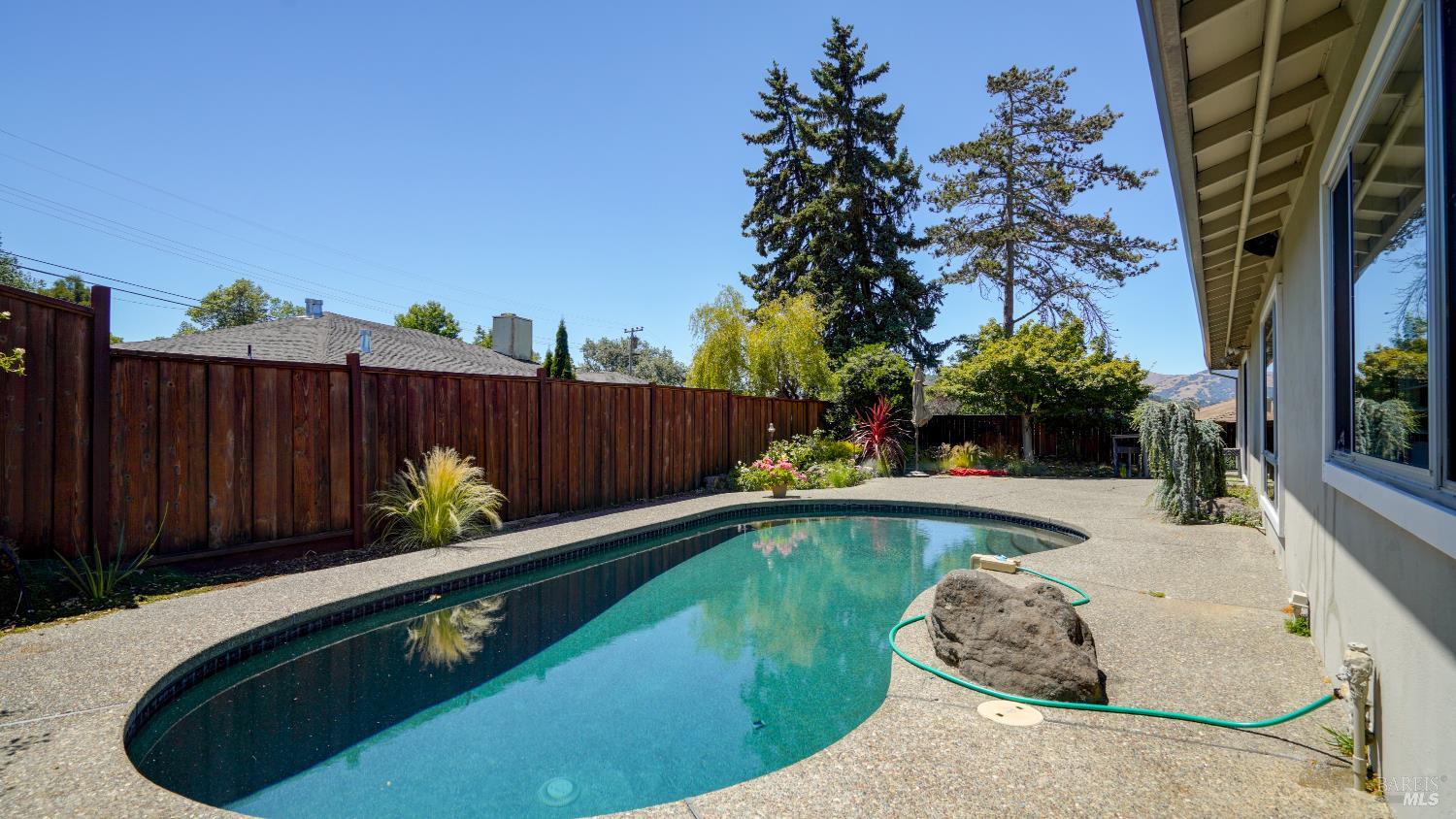 1 Cushing Avenue