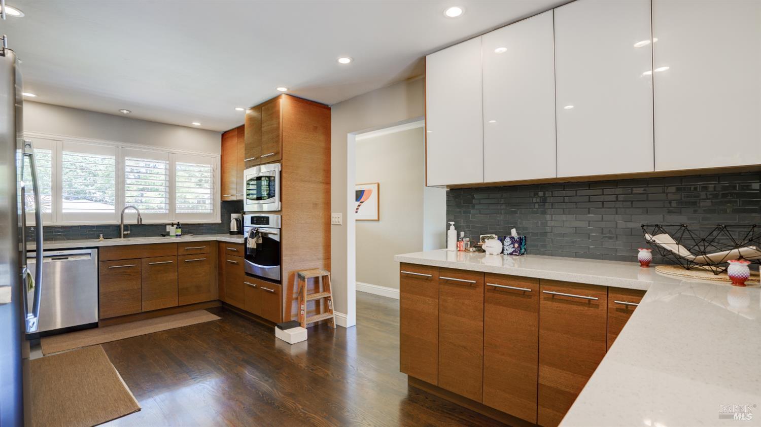 1 Cushing Avenue