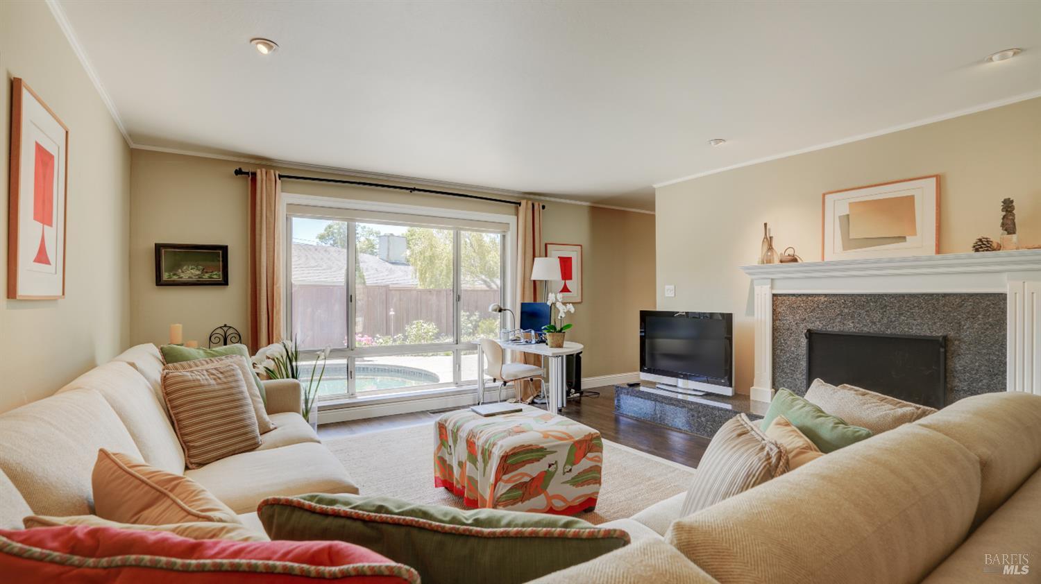 1 Cushing Avenue