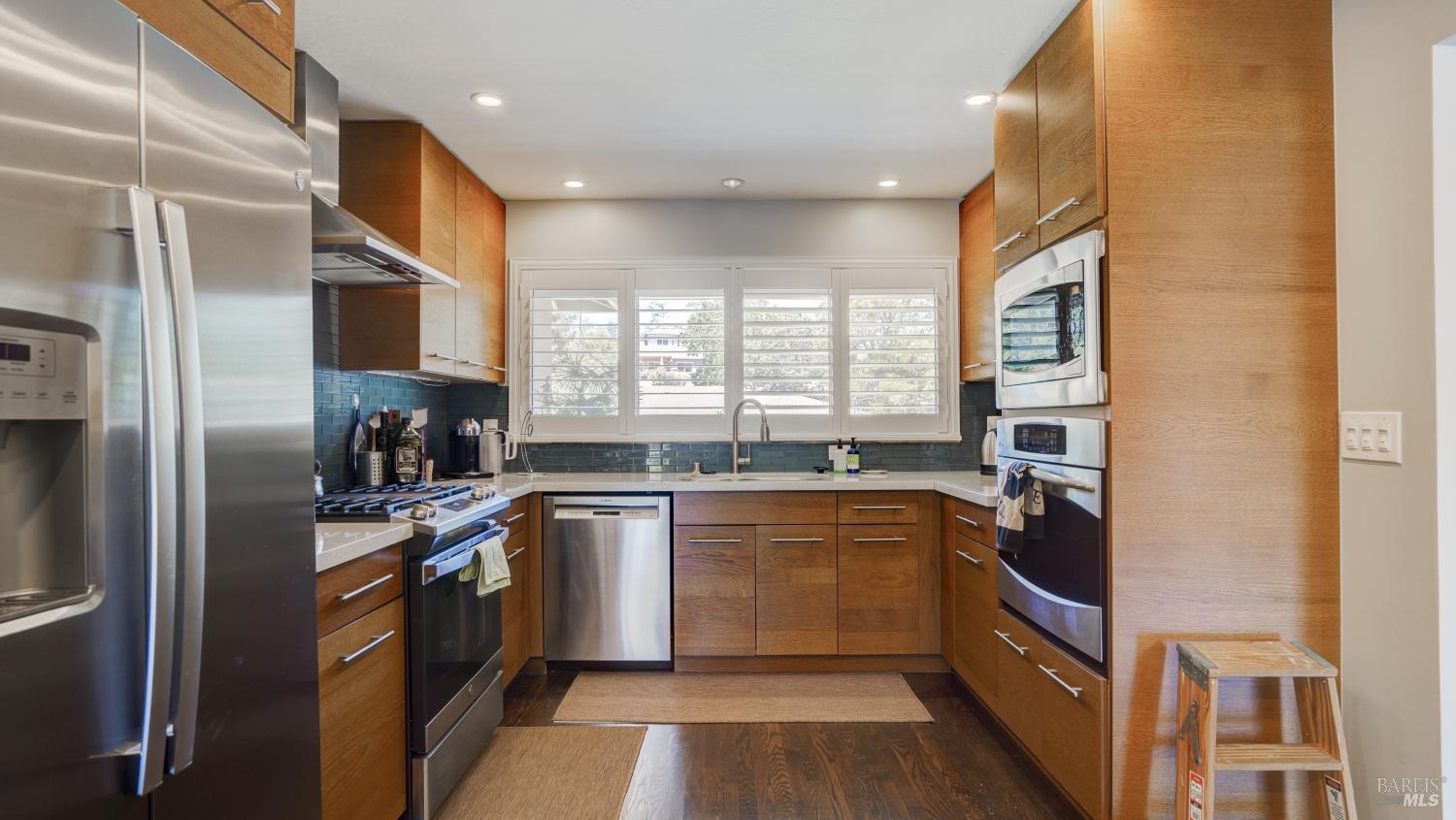 1 Cushing Avenue